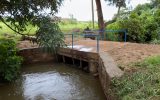 LE PONT JETE SUR LA RIVIERE KAMUJERI
