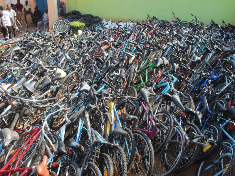 Uvira : le Dr Luc Mulimbalimba tient sa promesse, un conteneur de 40 pieds plein de vélos est arrivé à Luvungi