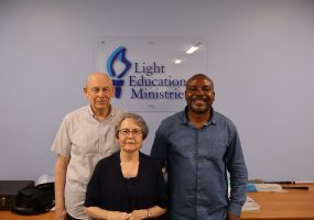 Australie : le Dr Luc Mulimbalimba obtient un accord de partenariat entre l’organisation LEM et le MHCD